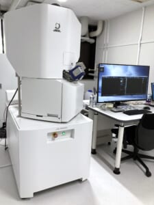 集束イオン／電子ビーム 複合ビーム加工観察装置（JIB-PS500i）