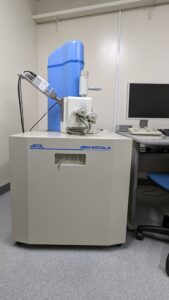 Low vacuum scanning electron microscope (JSM-6510LA)